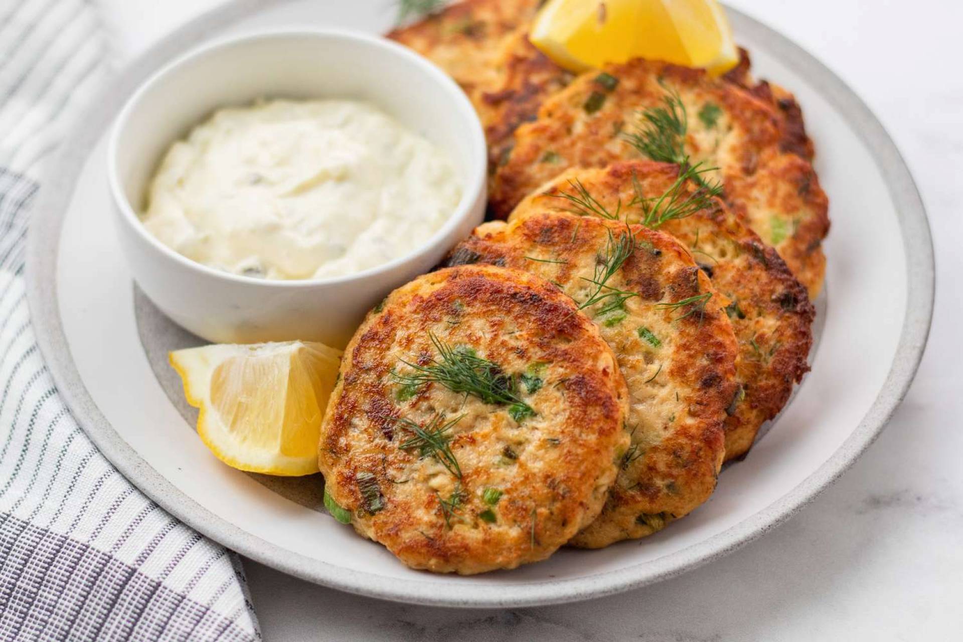 Grilled Salmon Cakes